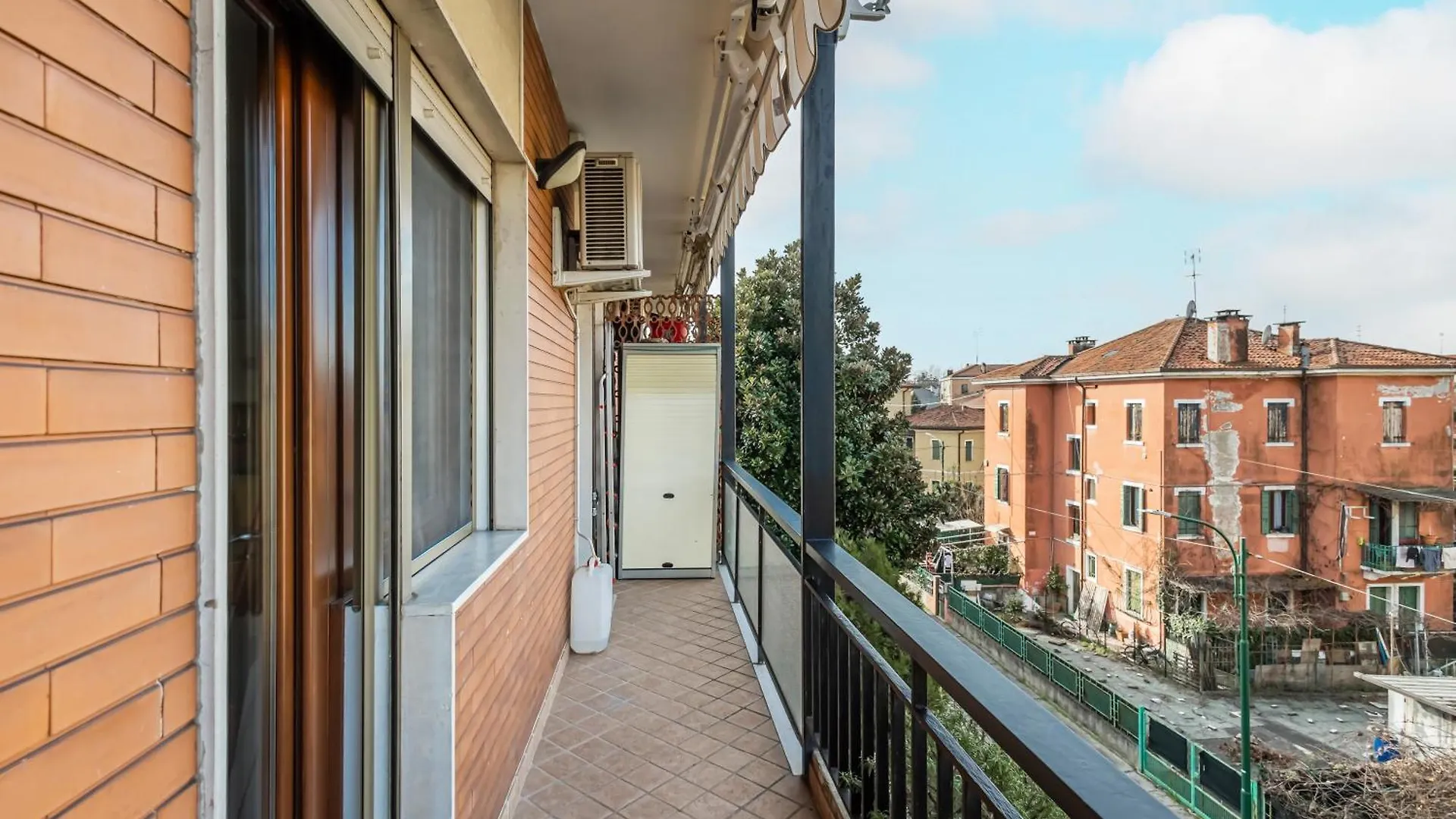 Mestre Cozy Apartment With Parking! Marghera Italien